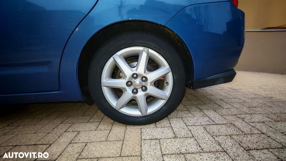 Toyota Prius (Hybrid) - 19