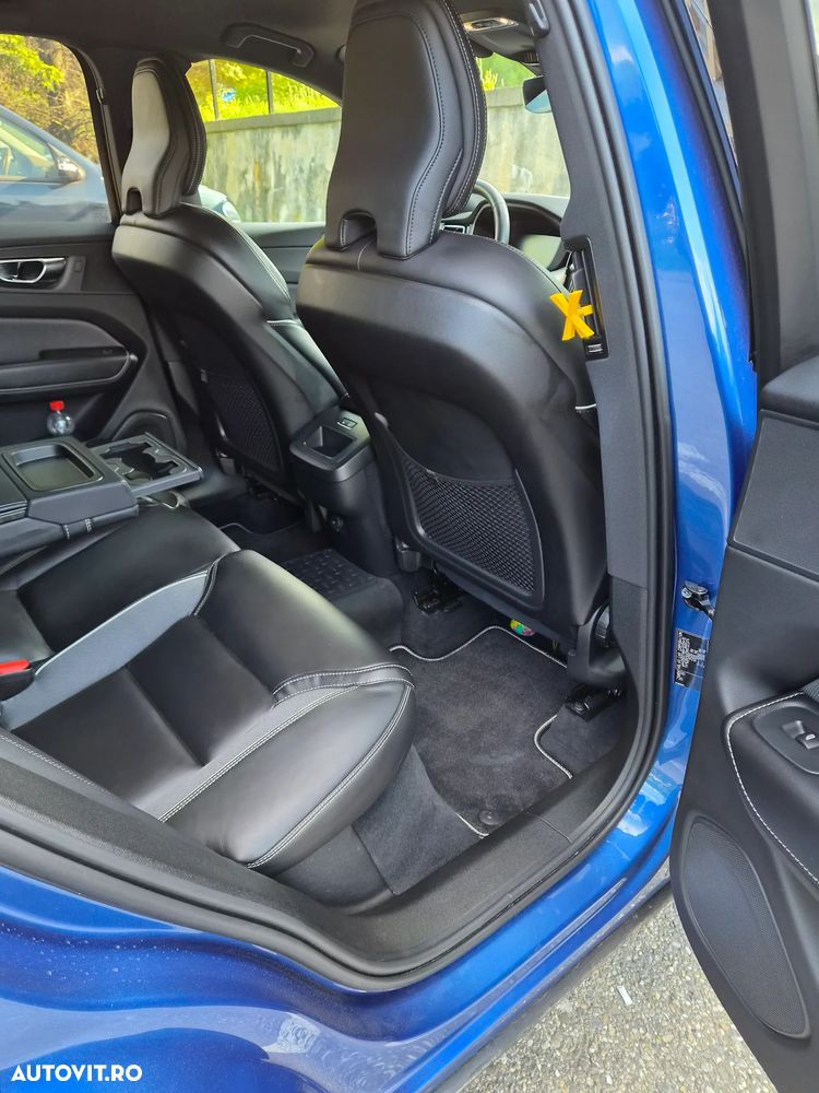 Volvo XC 60 B4 MHEV AT8 AWD R-Design - 18