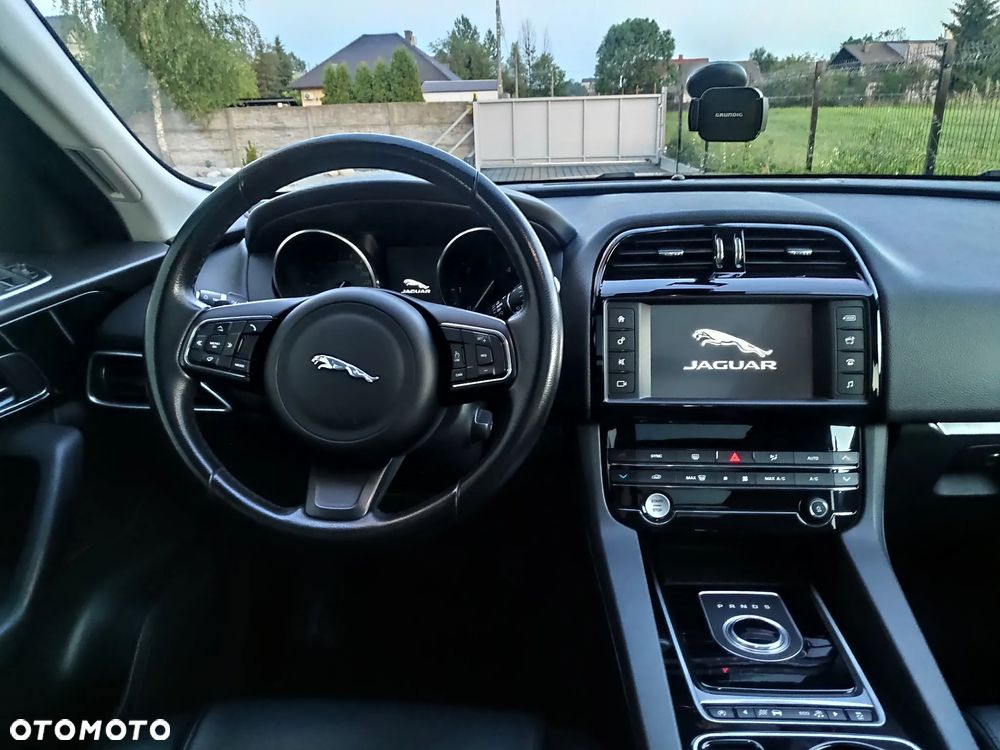 Jaguar F-Pace - 9