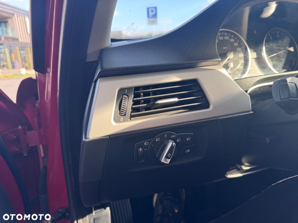 BMW Seria 3 320i Edition Exclusive - 31