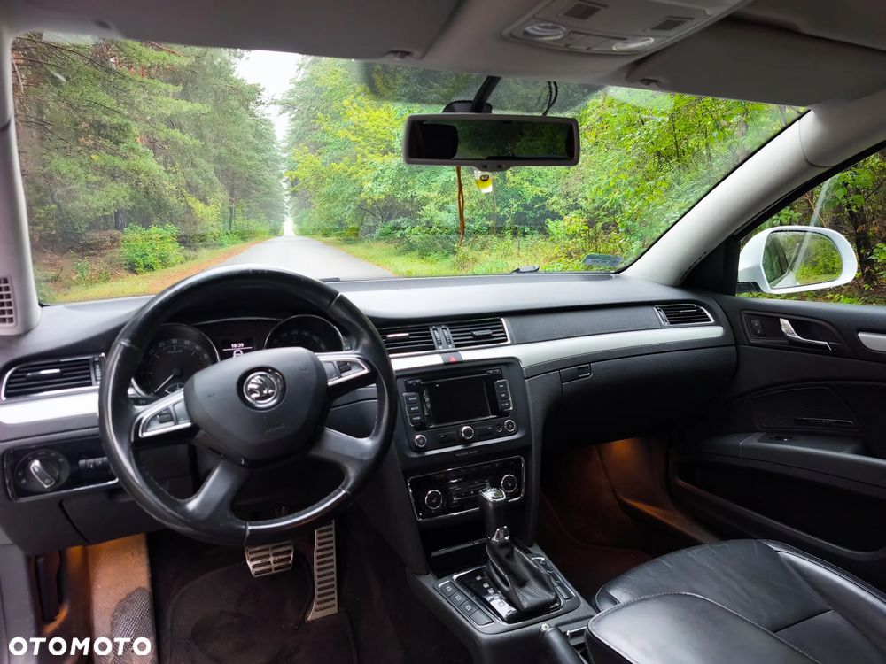 Skoda Superb 2.0 TDI Platinum Outdoor DSG - 23