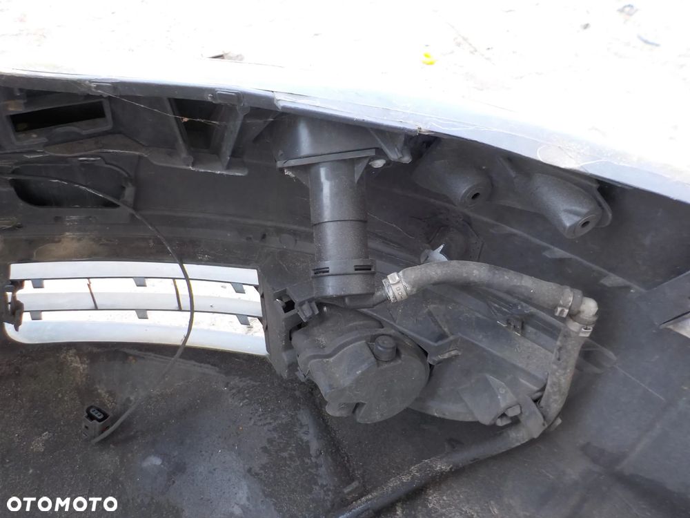 AUDI A6 C6 ZDERZAK PRZÓD SPRYSKI POD PDC LZ7Q - 13