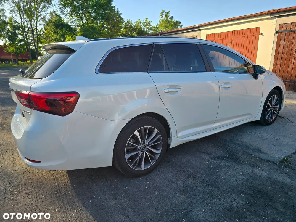 Toyota Avensis 2.0 D-4D Premium - 4