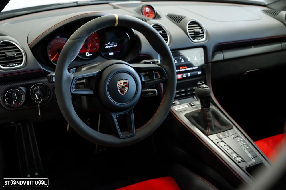 Porsche 718 Spyder RS - 15