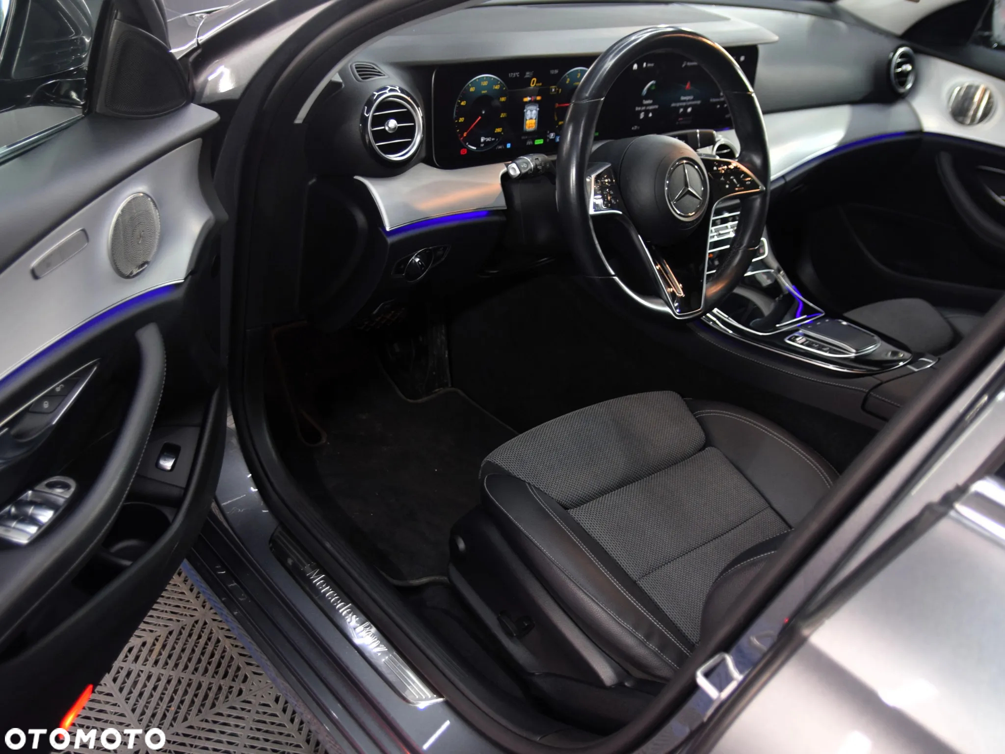 Mercedes-Benz Klasa E 300 de 4-Matic Exclusive - 24