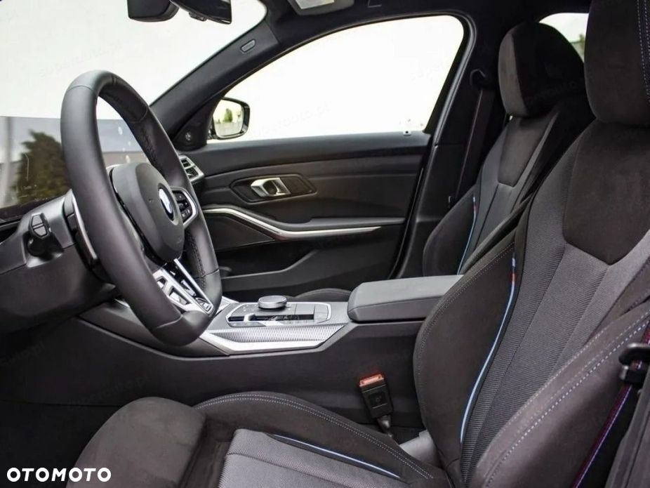 BMW Seria 3 320i xDrive M Sport - 8