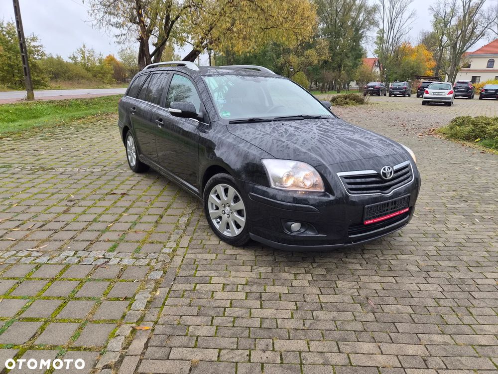 Toyota Avensis - 1