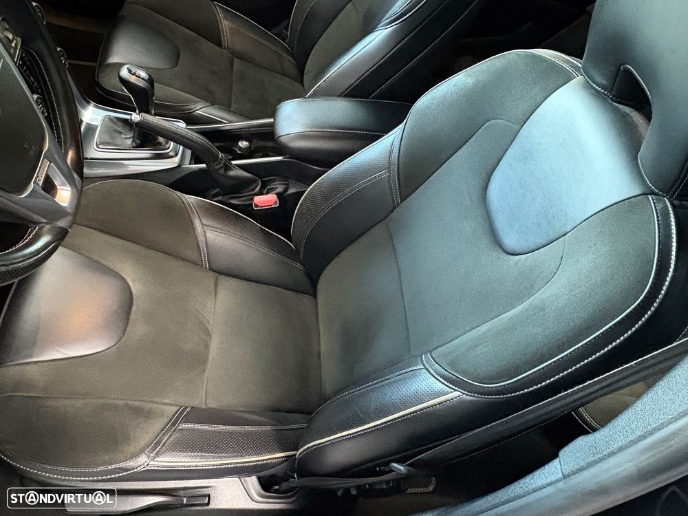 Volvo V40 2.0 D2 R-Design Momentum - 12