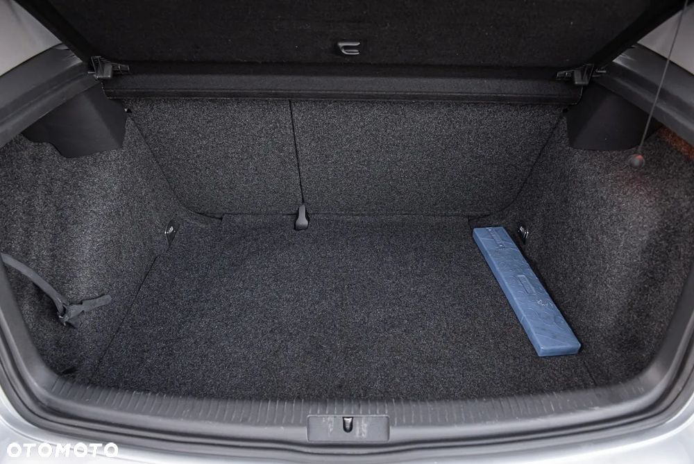 Volkswagen Golf - 22