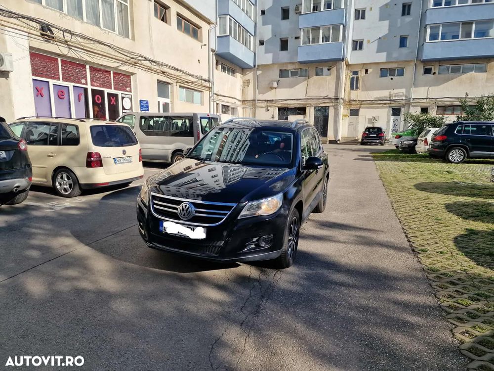 Volkswagen Tiguan - 1