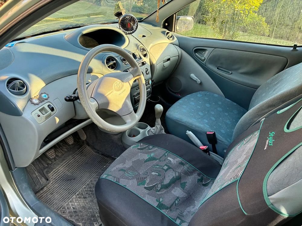 Toyota Yaris 1.0 Base - 6