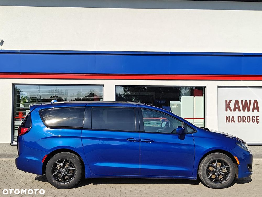 Chrysler Pacifica - 6