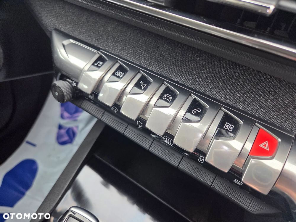 Peugeot 3008 1.6 BlueHDi Allure S&S EAT6 - 29