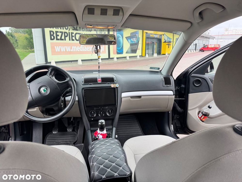 Skoda Octavia 1.6 FSI Elegance - 28