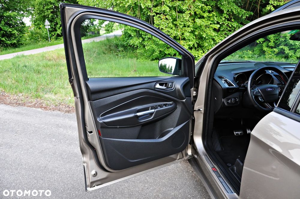 Ford Kuga 2.0 TDCi 4x4 ST-Line - 28