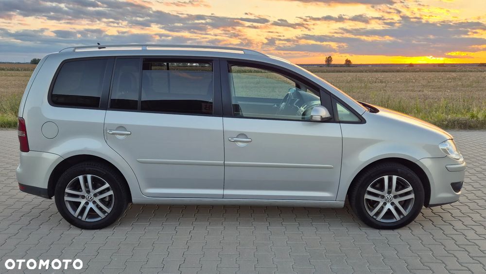 Volkswagen Touran 2.0 TDI Highline - 17
