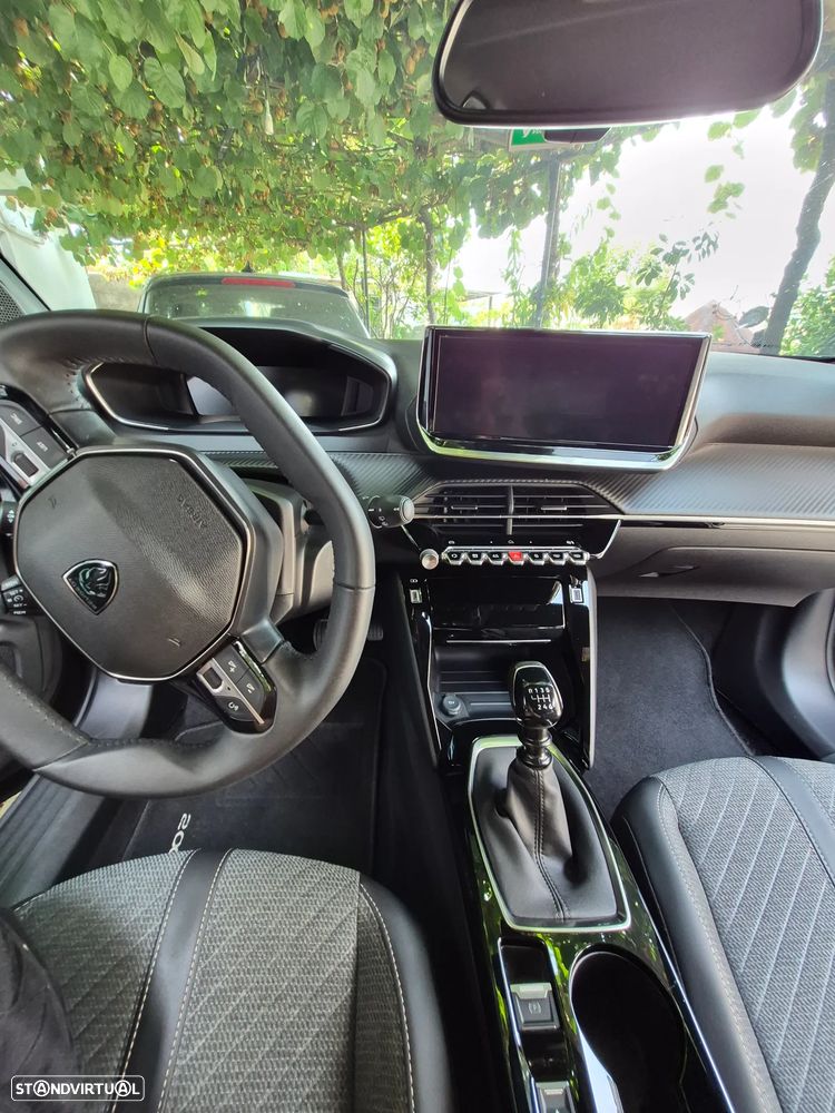 Peugeot 2008 1.2 PureTech Allure - 12