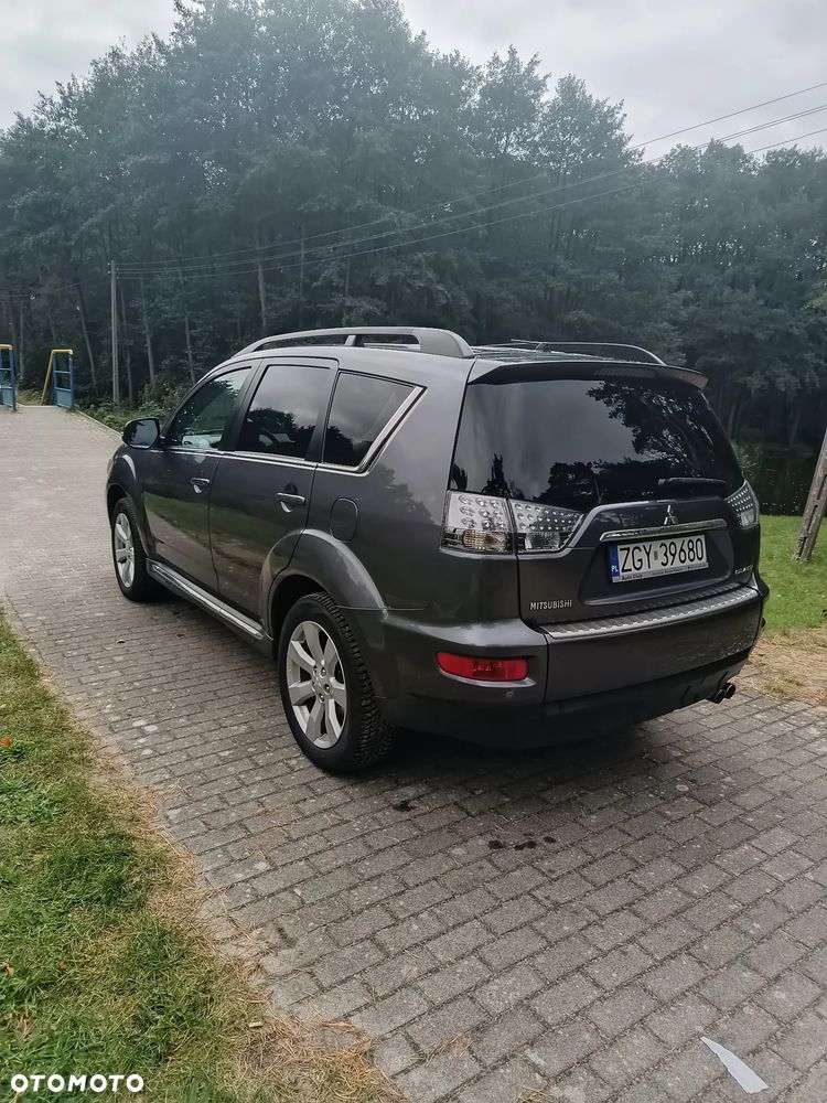 Mitsubishi Outlander 2011 photo 2