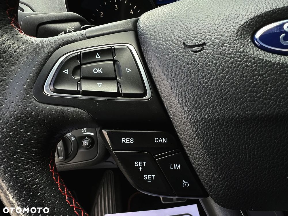 Ford Kuga 2.0 TDCi 2x4 ST-Line - 28