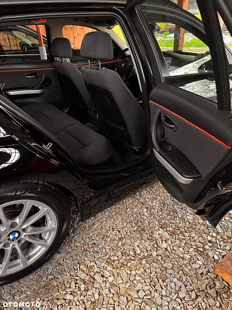 BMW Seria 3 318d - 14