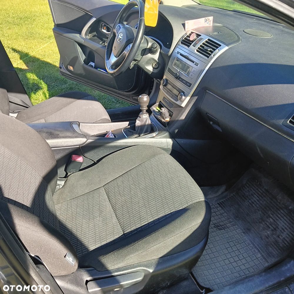 Toyota Avensis 1.6 Active - 9