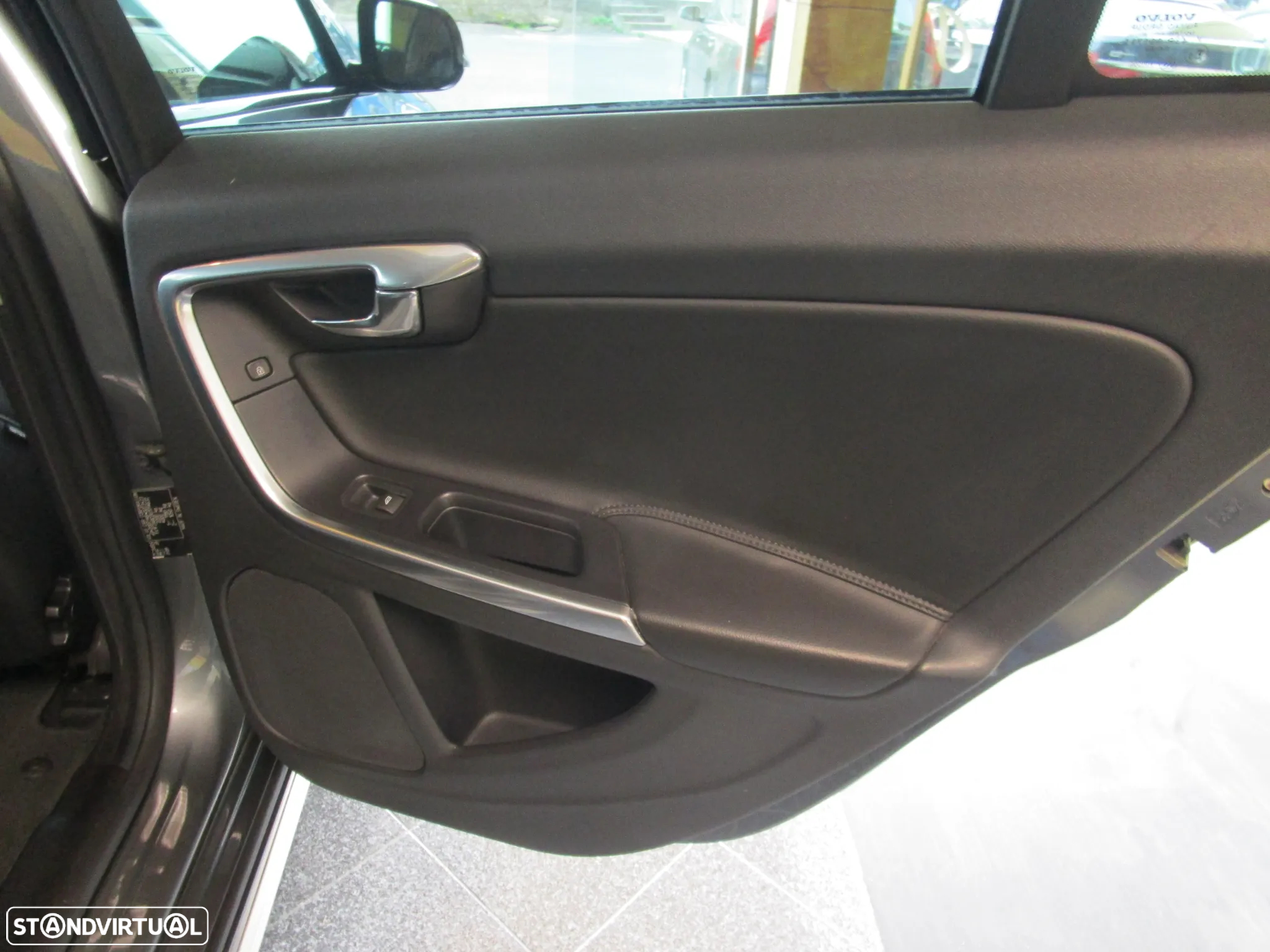 Volvo V60 Cross Country 2.0 D4 Summum Geartronic - 19