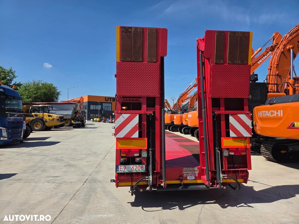 Bodex JANMIL-3 axe SAF, rampe DUBLE, axe SAF, extensii lemn la 3m latime, axa liftabila, lungime podea 9m, anv Goodyear, 2 roti rezerva, axa viratoare spate, rampe interior acces gat lebada, cutie lanturi, posibilitate leasing 5 ani-PROMOTIE 58.900 EUR+Tva - 3