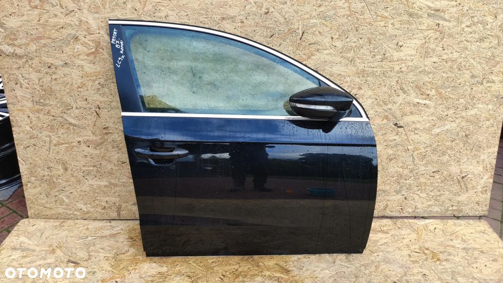 Prawe przednie drzwi VW Passat B7 kombi kod: LC9X