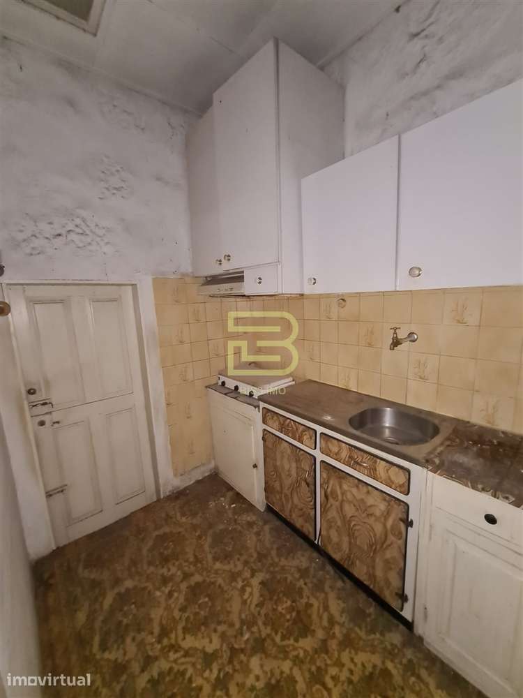 Moradia para remodelação integral com PIP aprovado em Ramalde, Porto - Grande imagem: 5/12