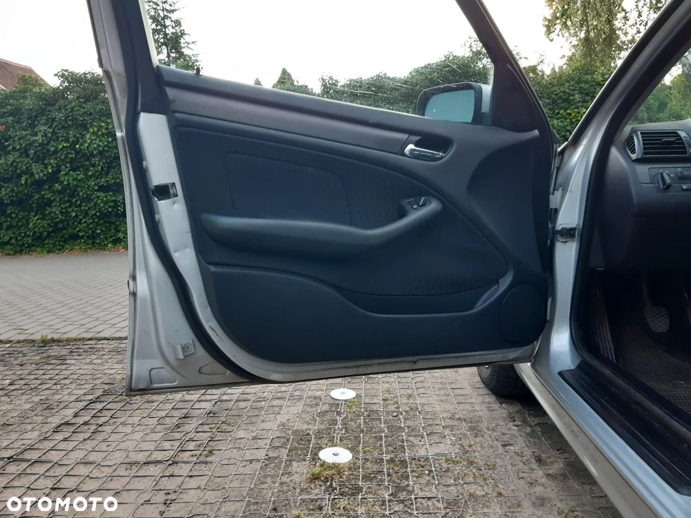 BMW Seria 3 318i - 12