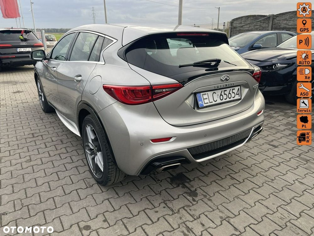 Infiniti Q30