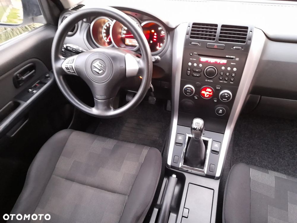 Suzuki Grand Vitara 1.6 Black&White - 32