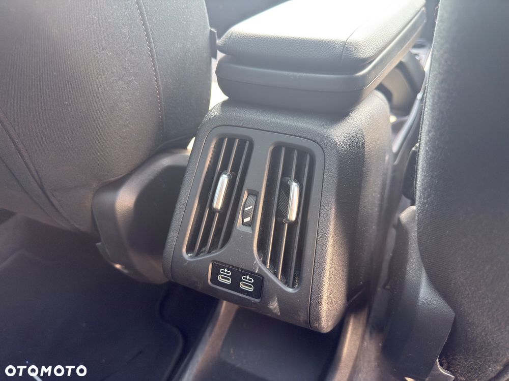 BMW Seria 2 218i - 18