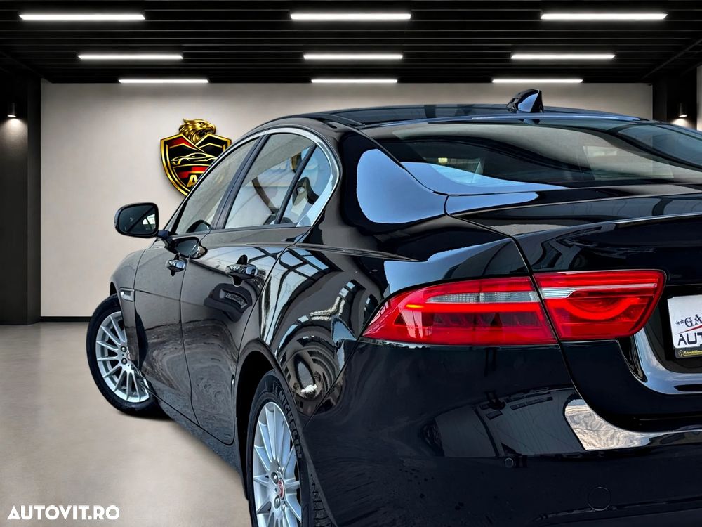 Jaguar XE 2.0 Prestige - 18