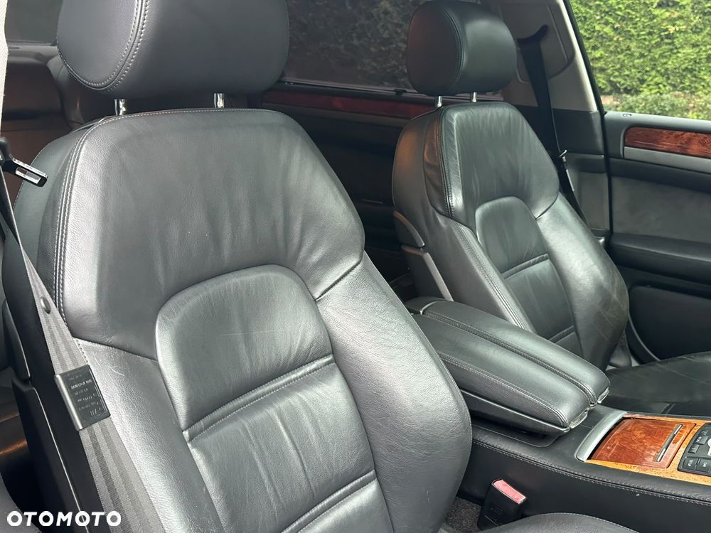 Audi A8 4.2 Quattro - 12