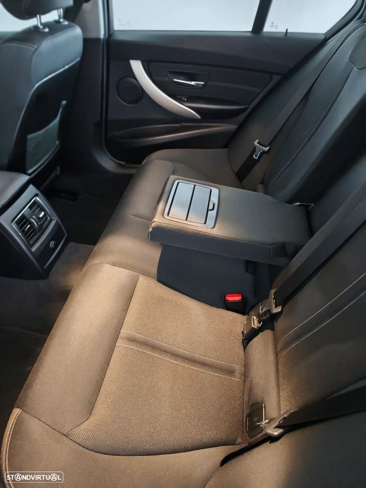 BMW 330 e iPerformance Advantage - 22