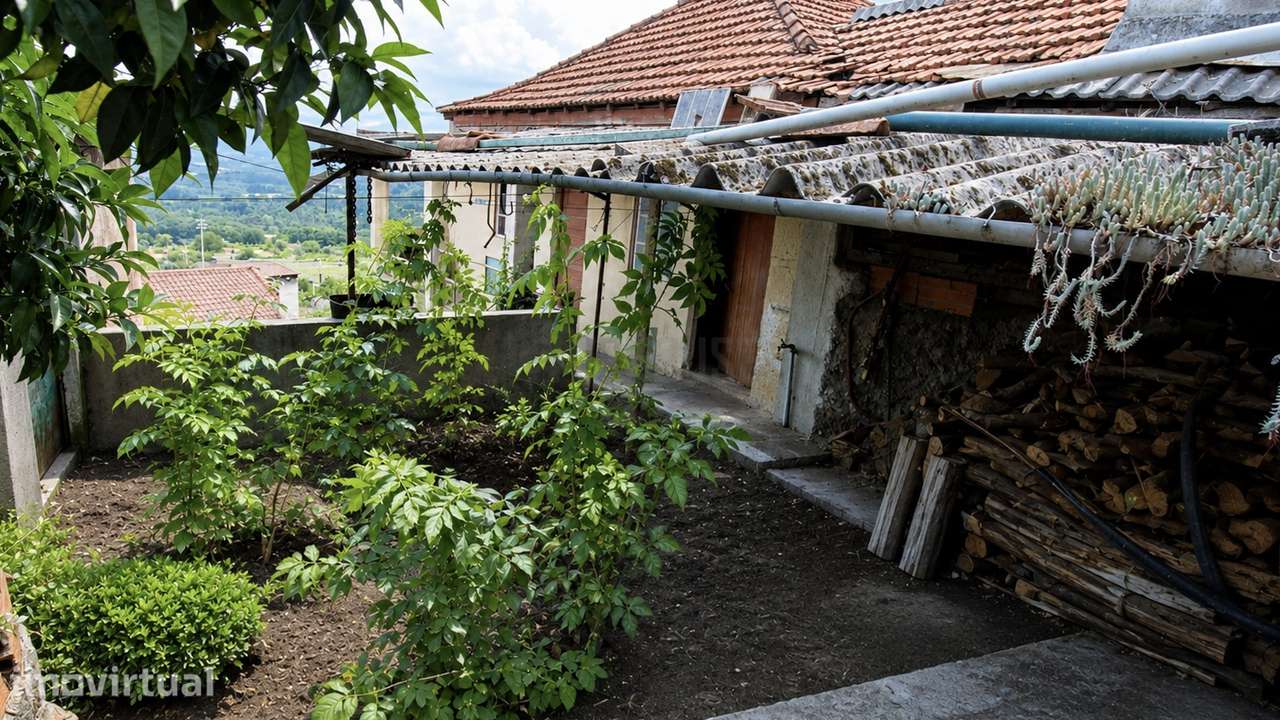Moradia para Reconstruir com Logradouro - Grande imagem: 2/7