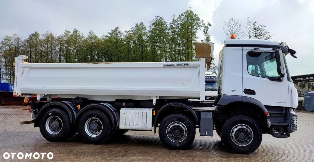 Mercedes-Benz Arocs 3243 - 4