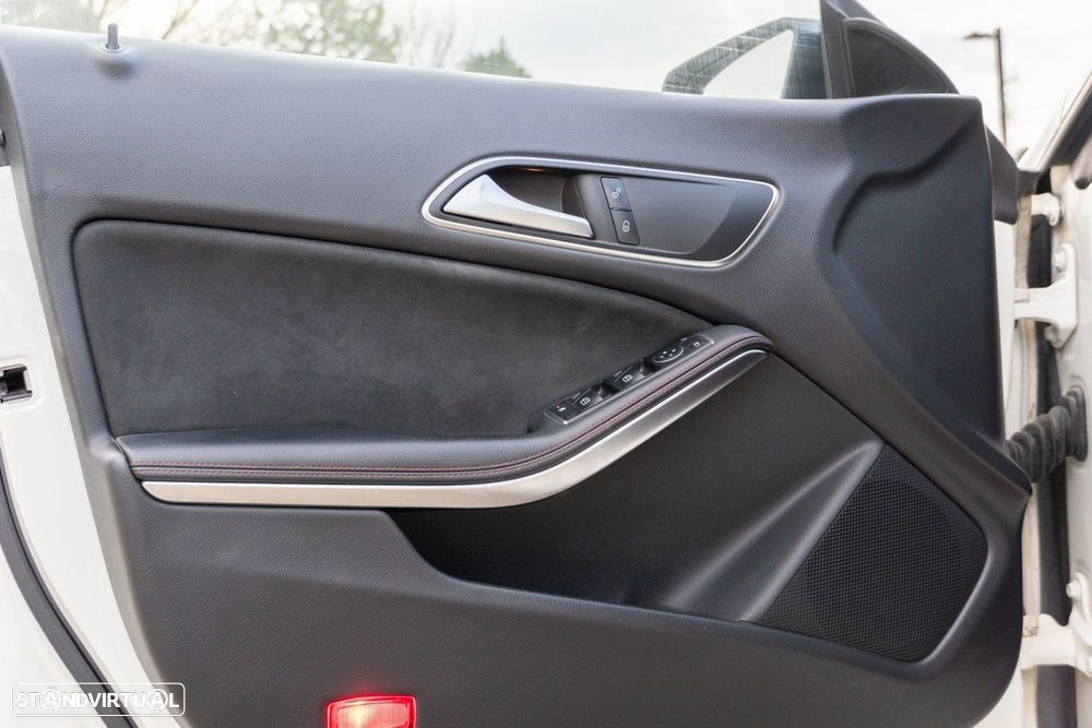 Mercedes-Benz CLA 180 d Shooting Brake AMG Line - 38