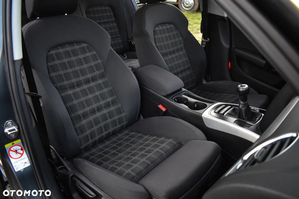 Audi A4 Limousine - 8