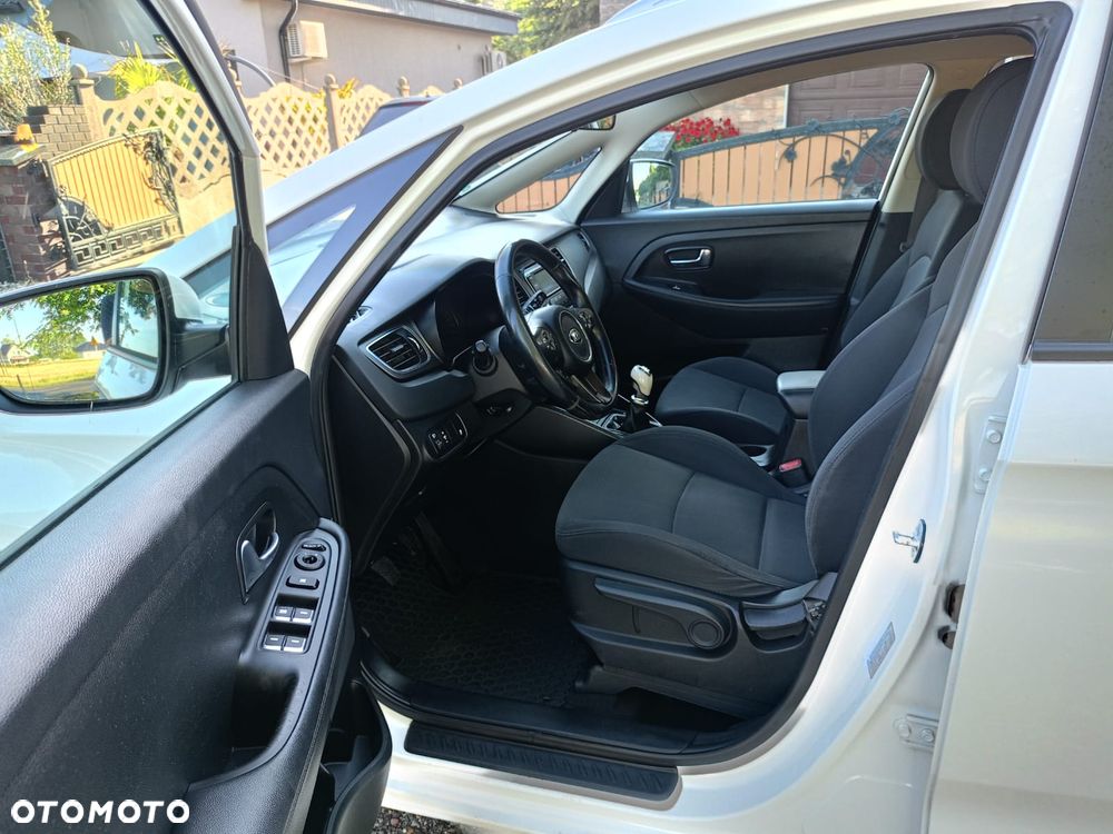 Kia Carens - 8