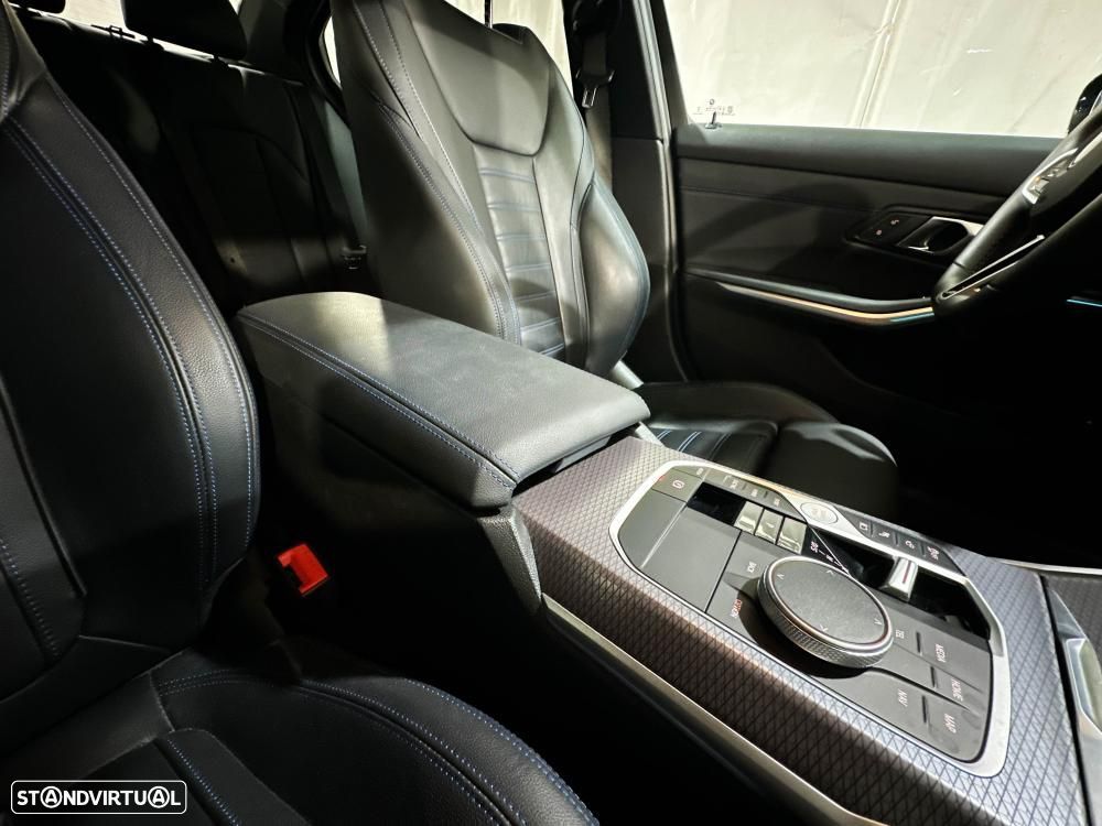 BMW 330 e Pack Desportivo M Auto - 31
