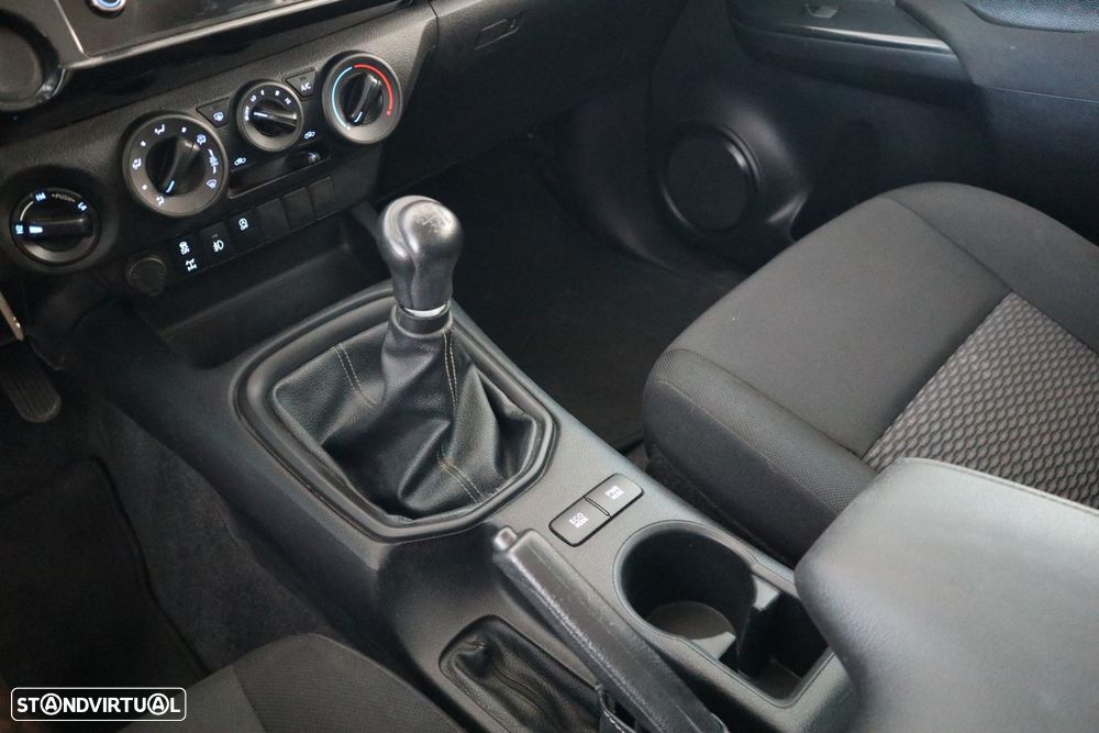 Toyota Hilux 2.4 D-4D 4WD CD CM - 24