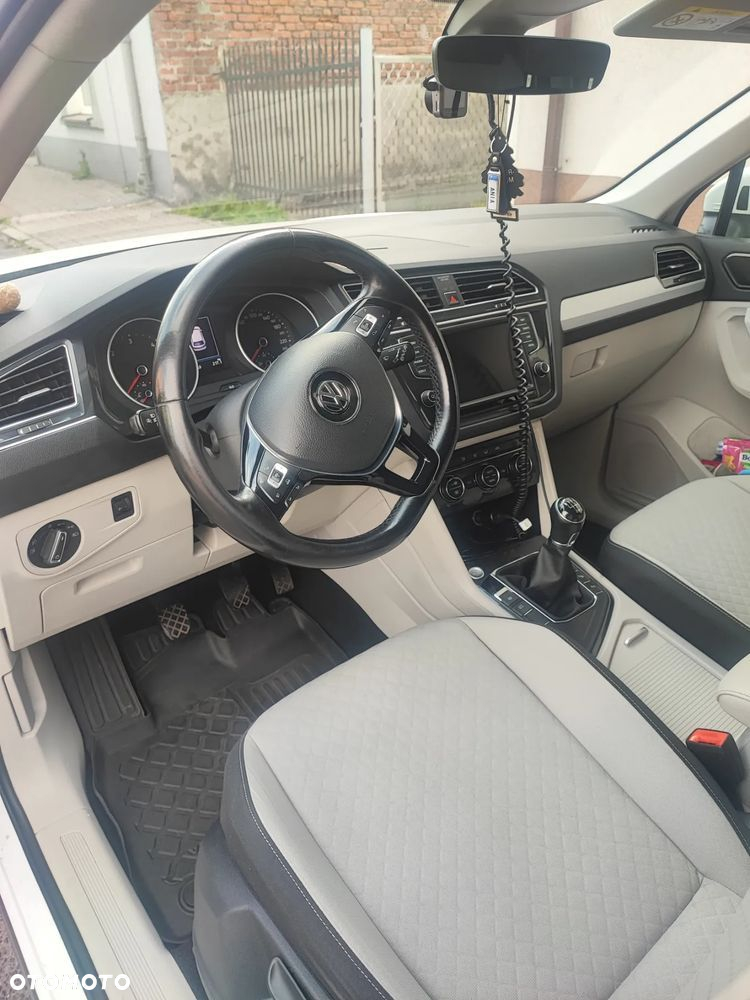 Volkswagen Tiguan - 12