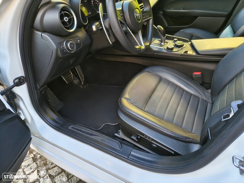 Alfa Romeo Giulia 2.2 D Sprint AT8 - 13