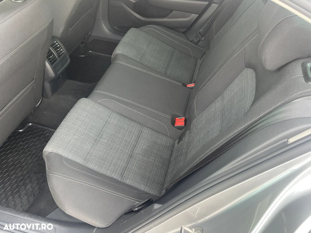 Volkswagen Passat - 9