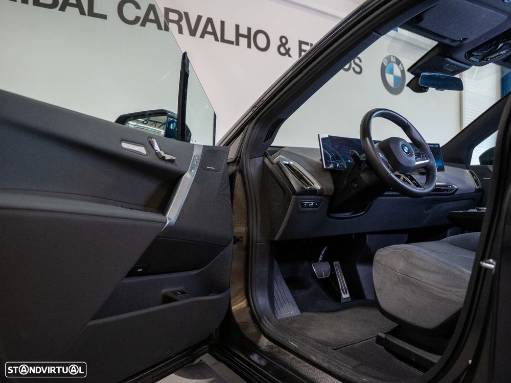 BMW iX xDrive 45 Pack Desportivo - 14