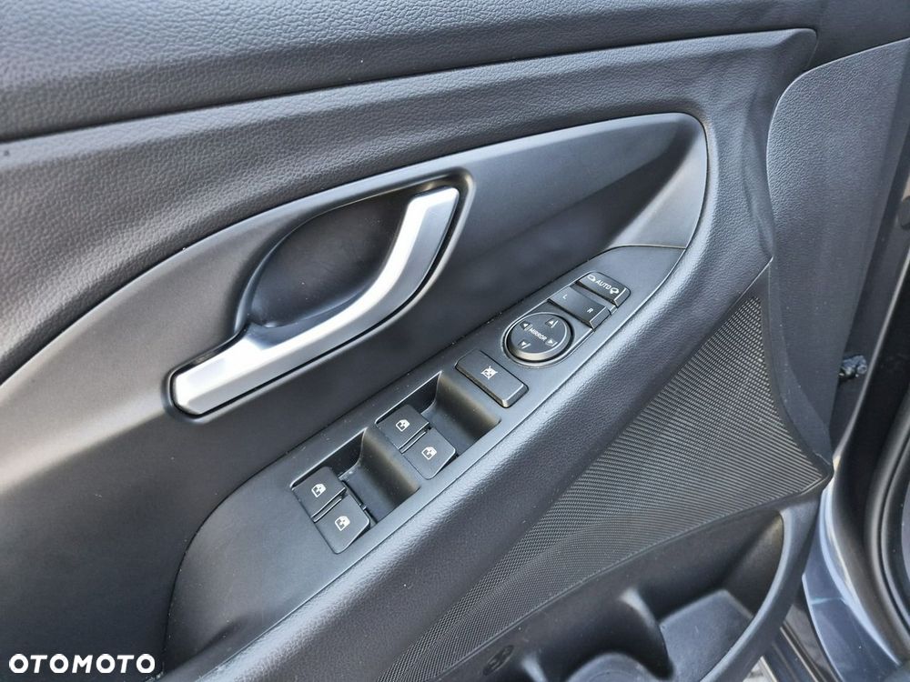 Hyundai i30 1.5 T-GDI 48V Smart - 12
