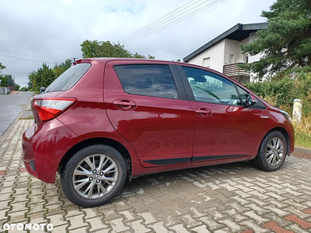 Toyota Yaris Hybrid 100 Life - 4