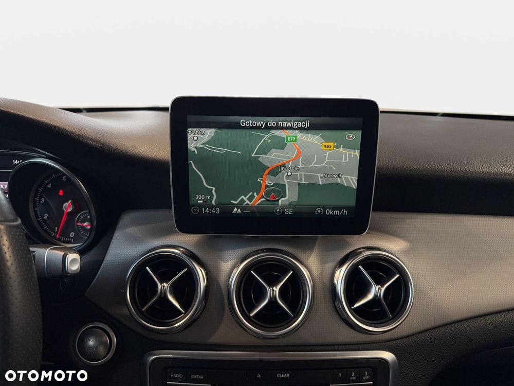 Mercedes-Benz GLA - 23